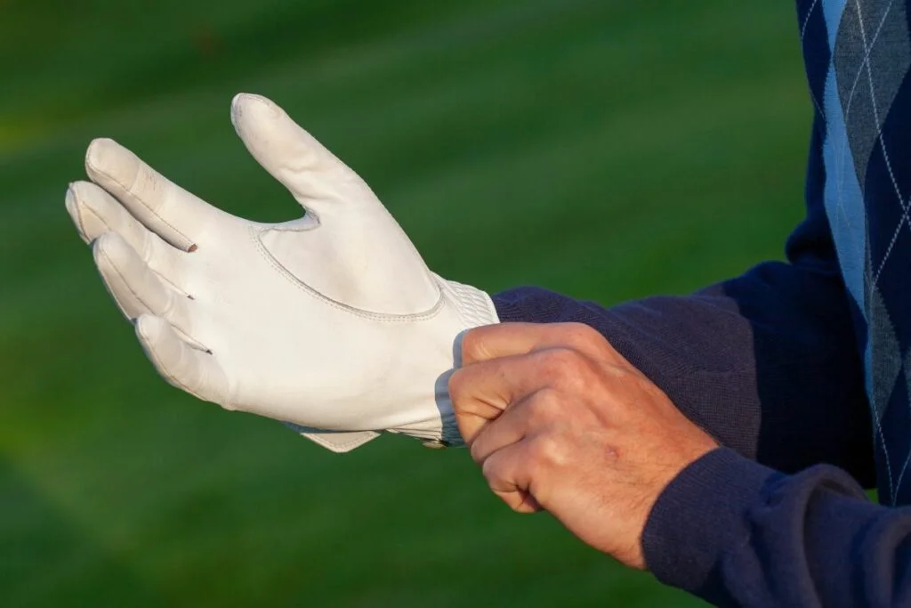 Cleaning deals golf gloves